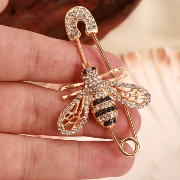 Gold and Black Crystal Bee Brooch - Picture 5 of 8